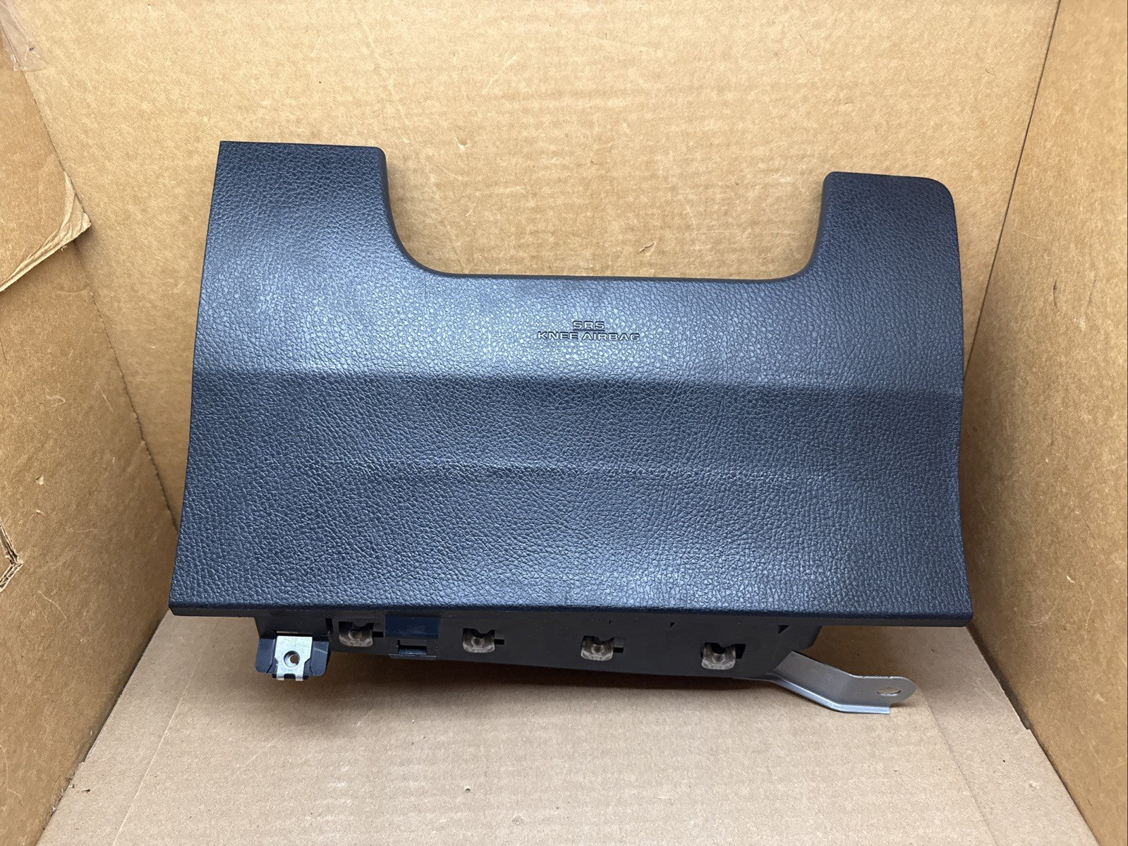 2013 2018 Toyota Rav 4 Rav4 Left Side Driver Knee Lower Air Bag Airbag Black0