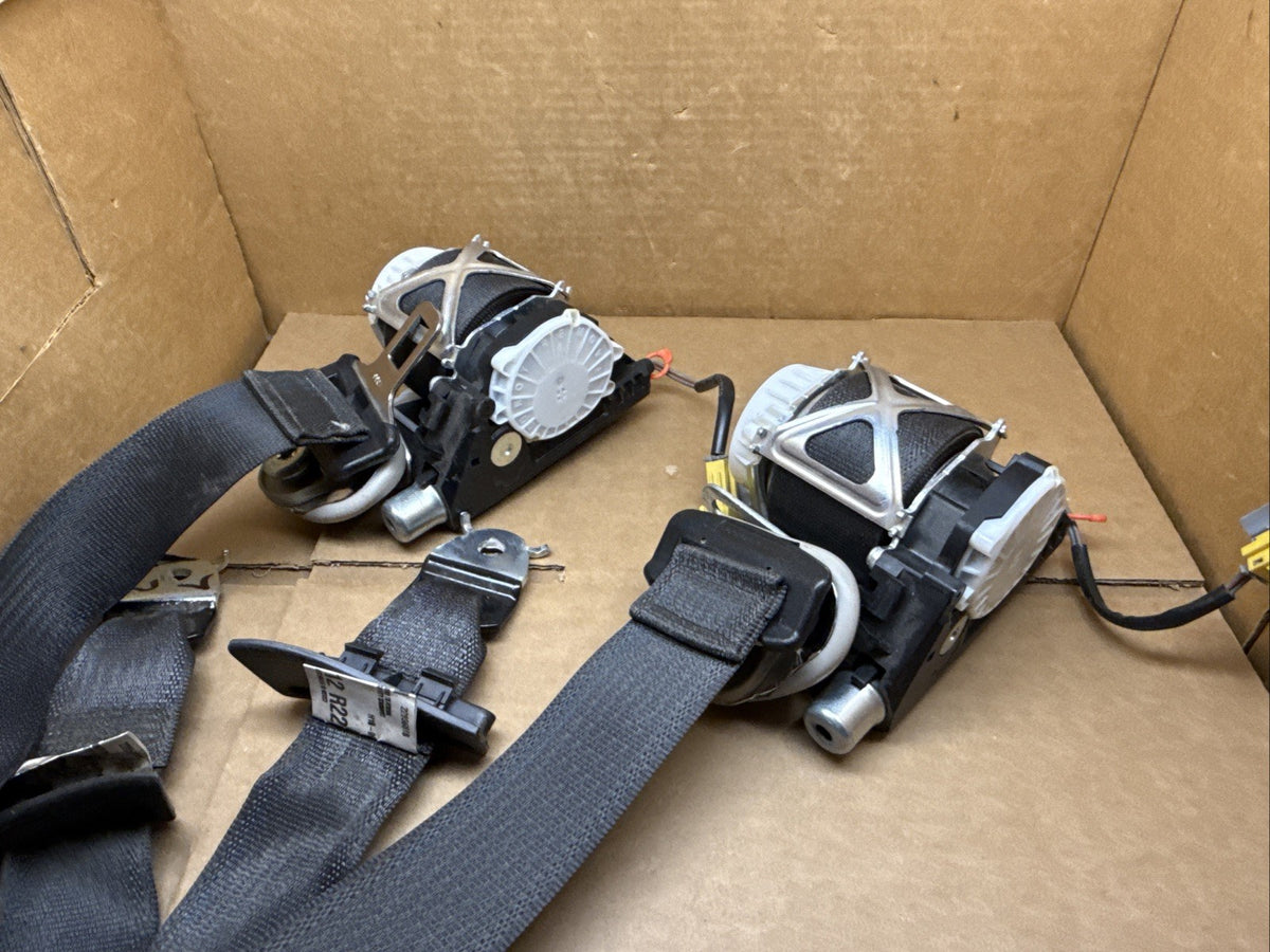 08 13 Silverado Sierra Standard Cab Front Seat Belt Seatbelt Retractor Set Pair6
