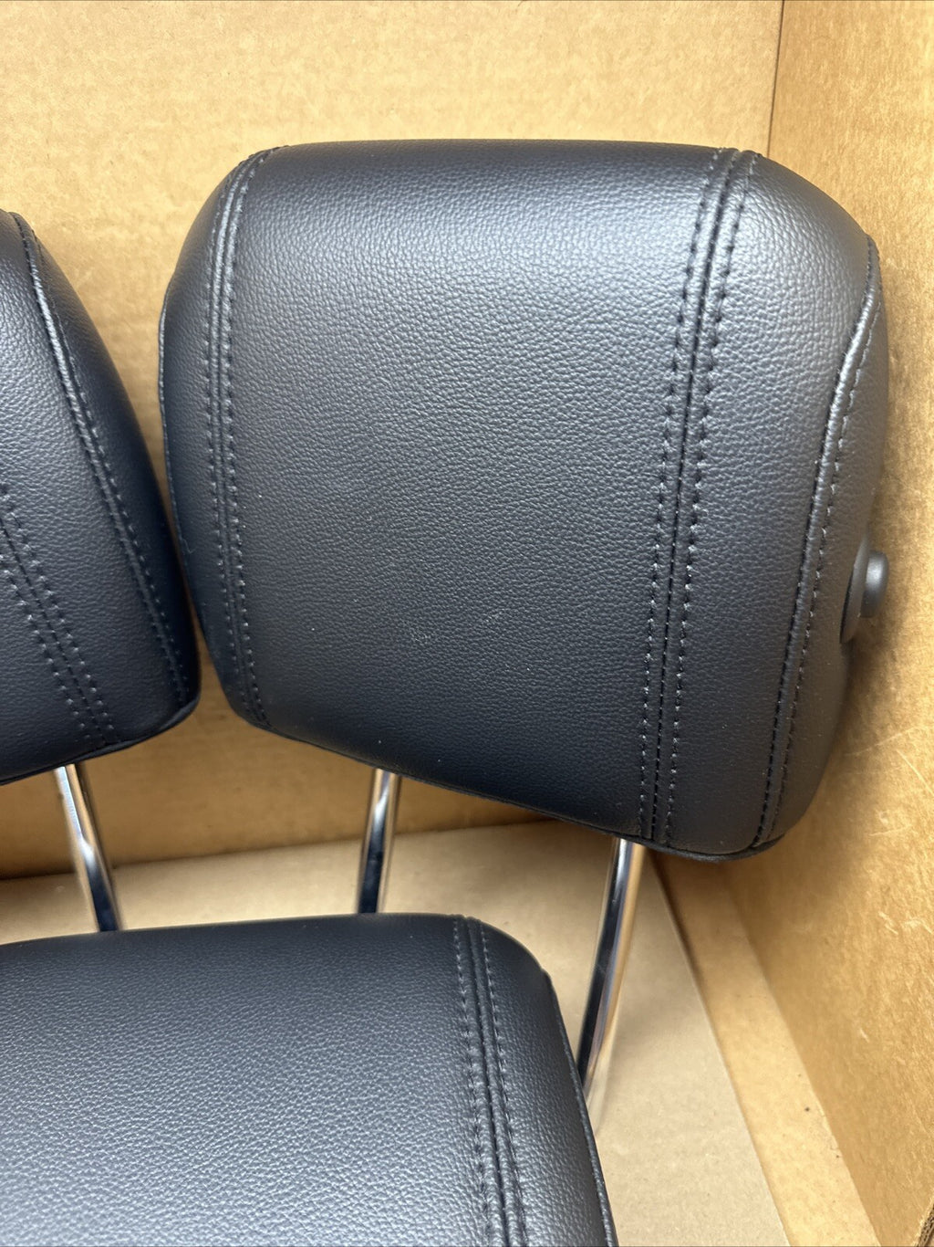 2016 2018 Ford Explorer 2nd row rear headrest head rest set Black Leather OEM2