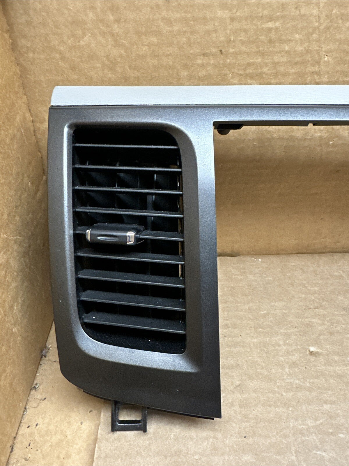 2011 2014 Toyota Sienna CENTER DASH RADIO BEZEL VENT 55405 08010 OEM3