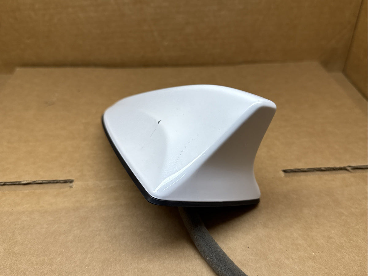 2016 2018 Kia Sorento Roof Radio Shark Fin Antenna White OEM 96210 C61007