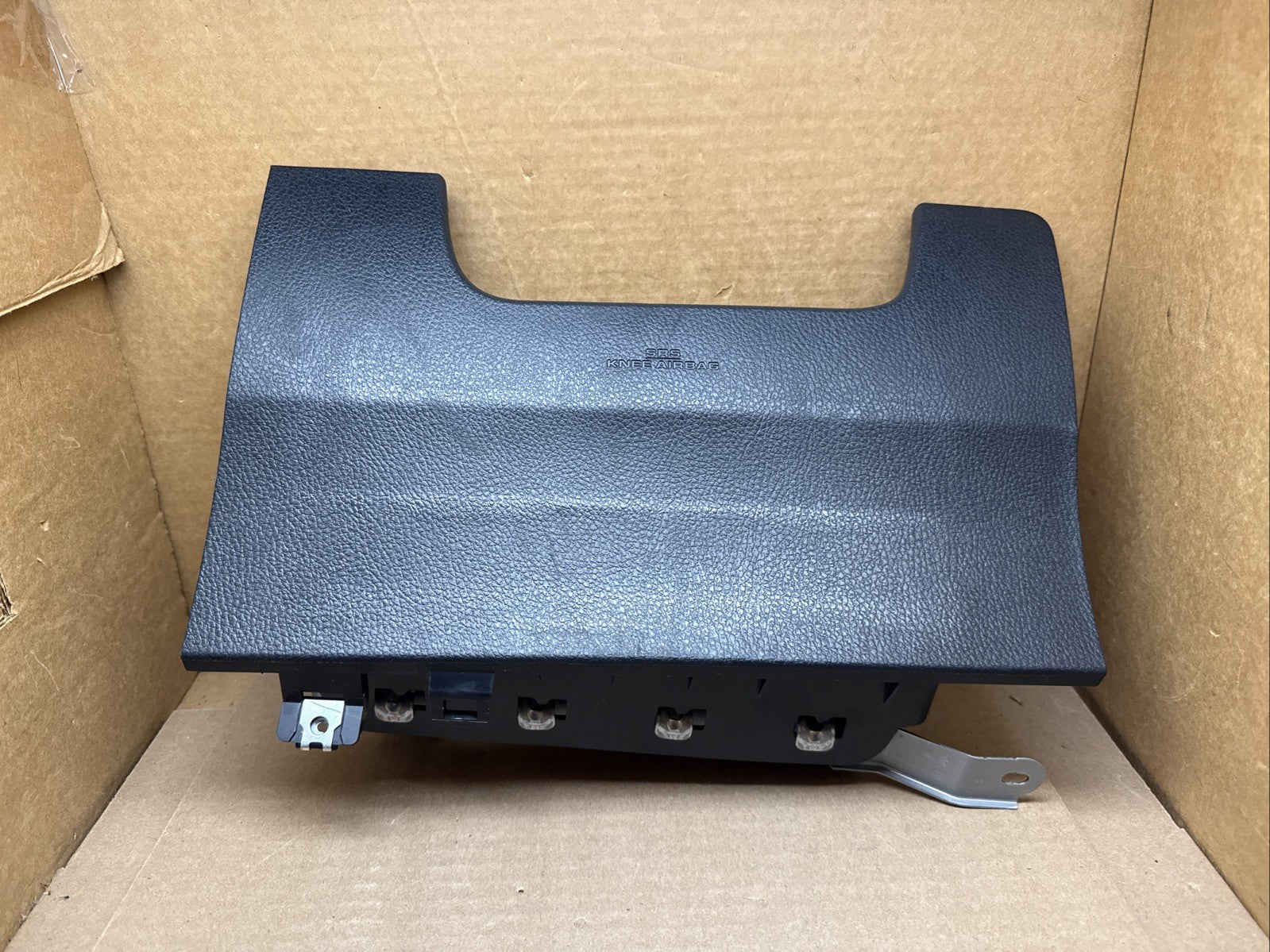2013 2018 Toyota Rav 4 Rav4 Left Side Driver Knee Lower Air Bag Airbag Black1
