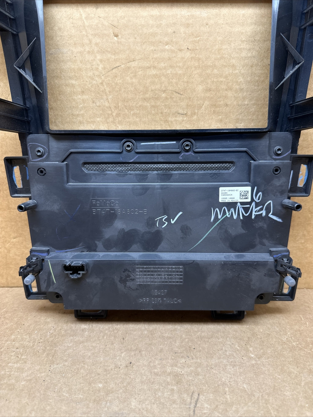 2011 2014 Ford Edge Radio Face Climate Control Panel Bezel DT4T 18A802 BC7