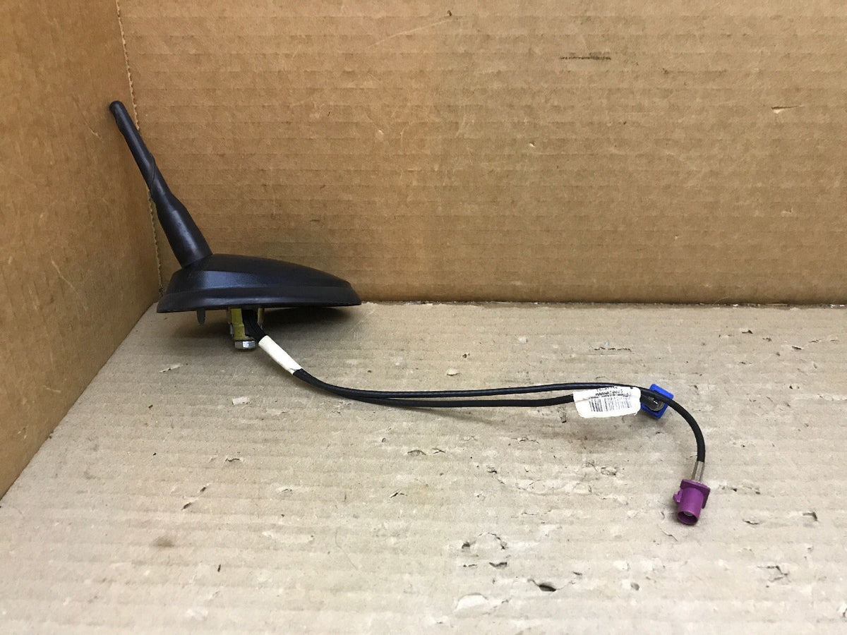 02 06 Silverado Tahoe Sierra Yukon Denali GPS Roof Antenna OEM 151077400