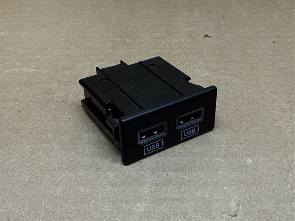 2014 2021 Jeep Grand Cherokee Dual USB Port Plug 68145567AA0