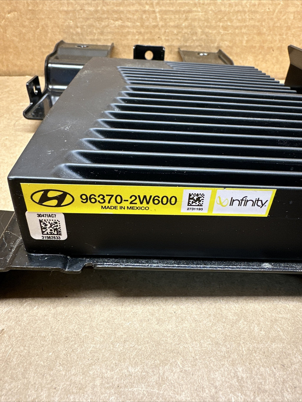 2016   2020 Hyundai Santa Fe Sport Infinity Harman OEM Amplifier 96370 2W6002
