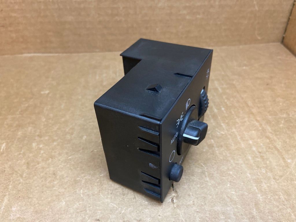 03 06 Suburban Silverado Sierra Yukon Auto Headlight Dimming Switch OEM 151948032