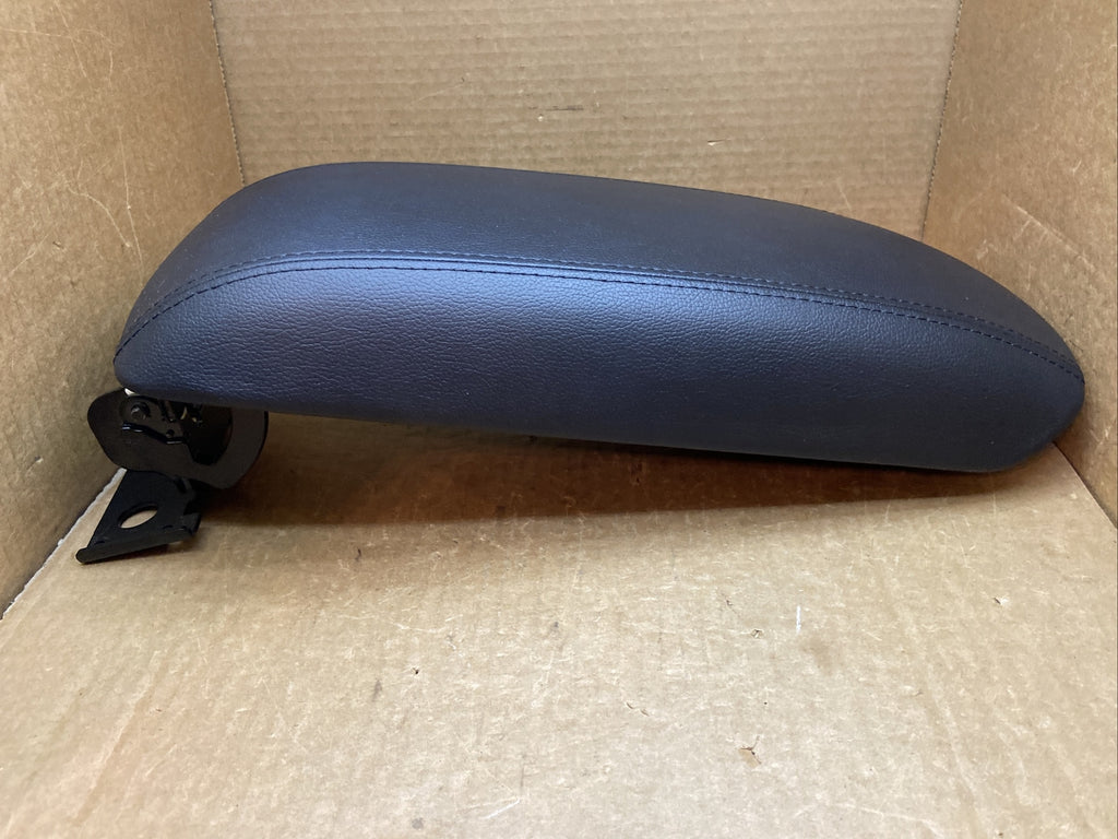 14 16 Kia Cadenza Center Console Lid Cover Top Arm Rest Armrest Leather Black8