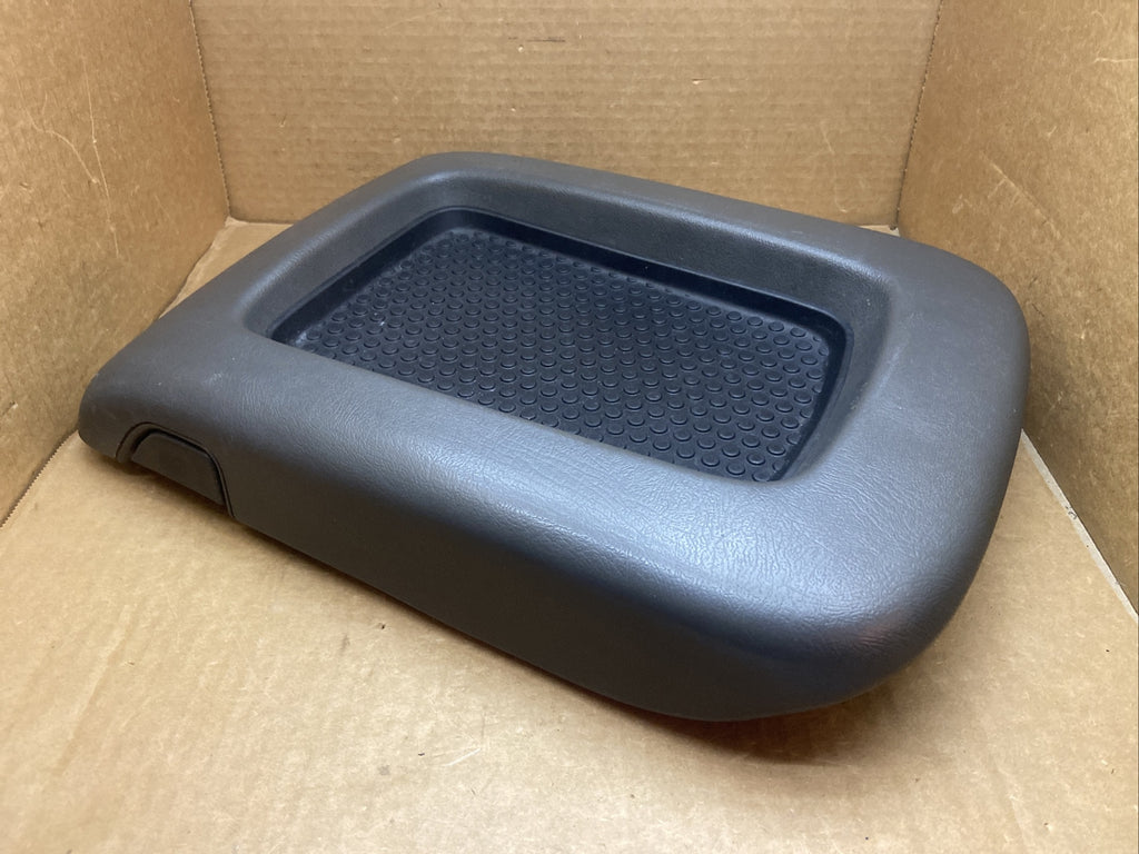 03 06 Yukon Silverado Center Console Door Lid Armrest Arm Rest Pewter 69D3