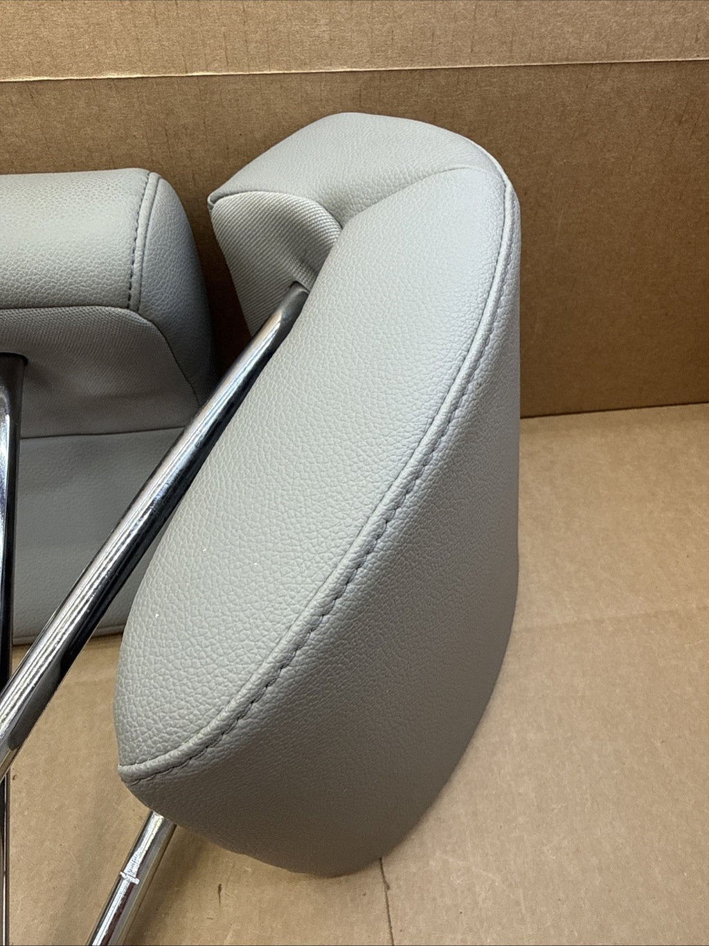 2016-2022 HONDA HR-V REAR 2ND ROW HEADREST SET LEFT RIGHT GRAY LEATHER OEM8