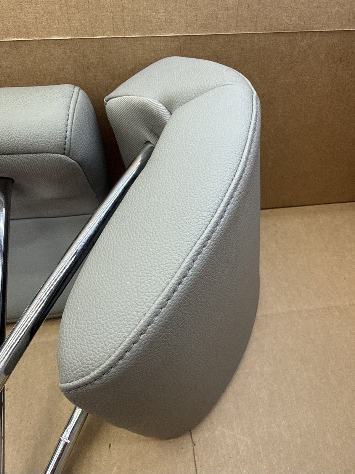 2016-2022 HONDA HR-V REAR 2ND ROW HEADREST SET LEFT RIGHT GRAY LEATHER OEM8