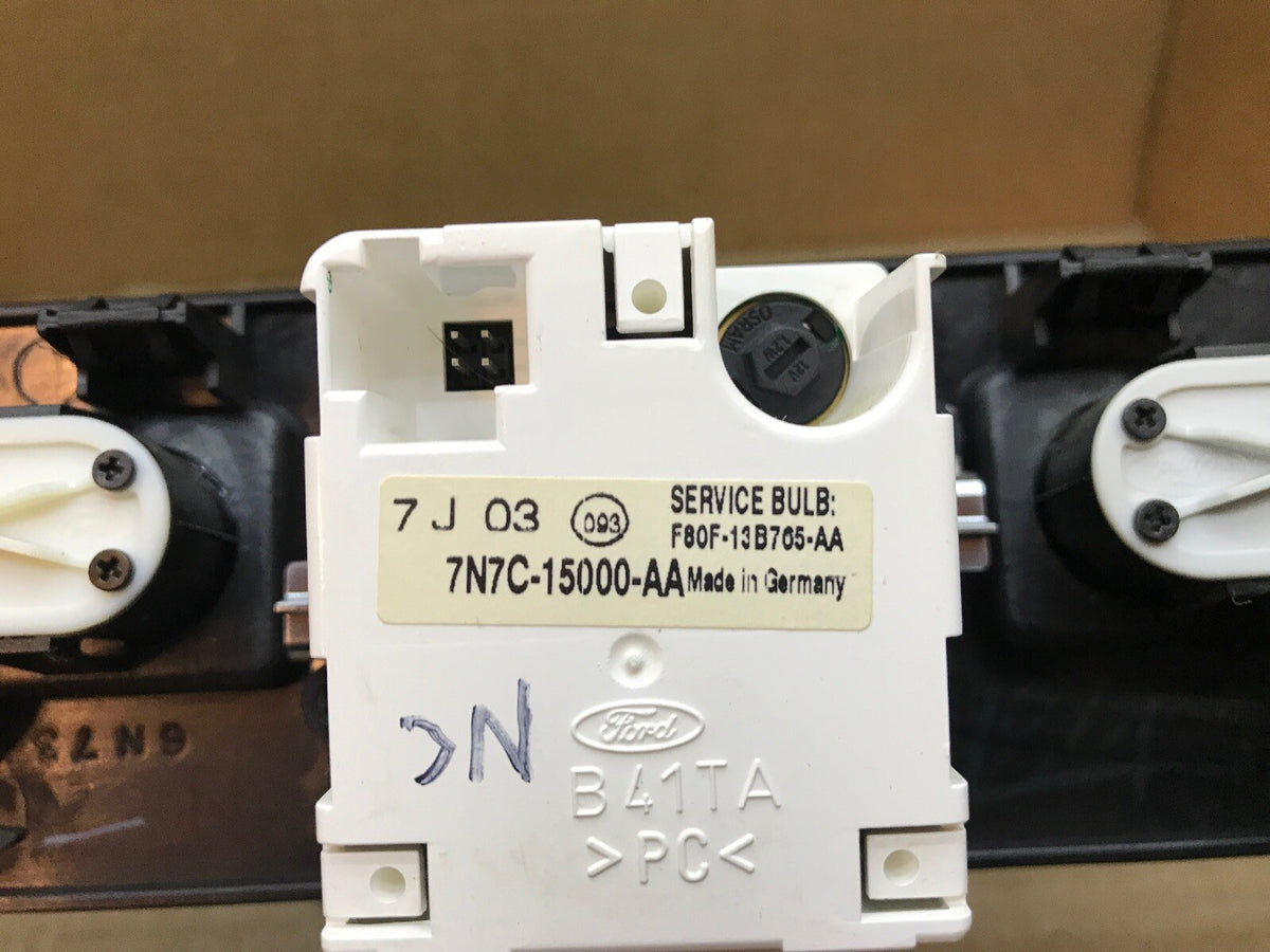 2006 2009 MERCURY MILAN DASH RADIO BEZEL WITH CLOCK HAZARD SWITCH OEM SILVER 9