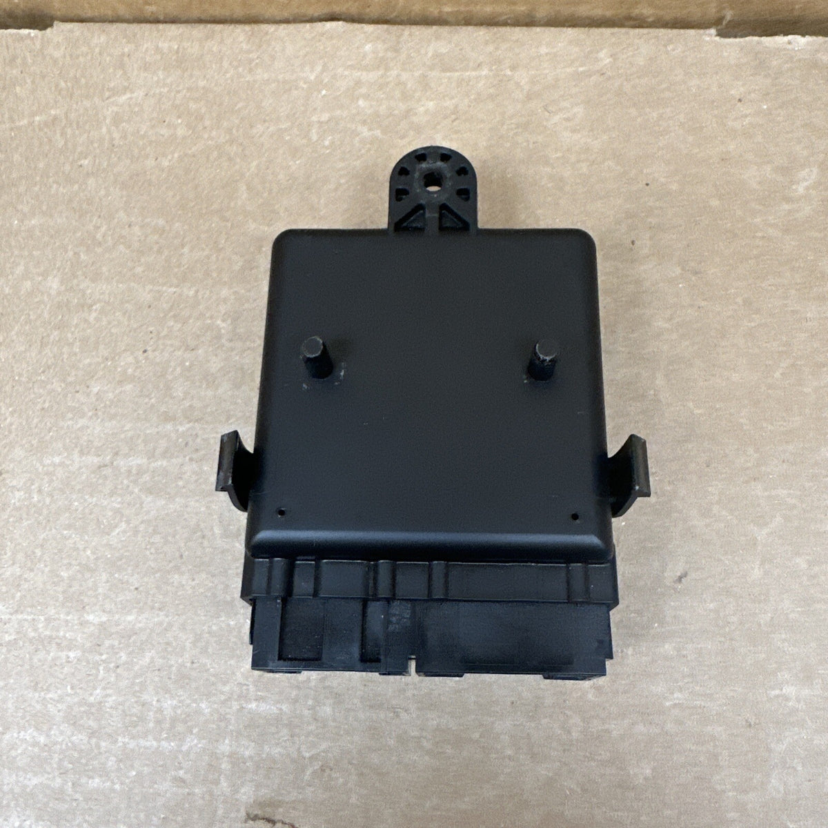 2021   2024 CHEVROLET TRAILBLAZER FRONT RIGHT SEAT HEATER MODULE OEM 135347216