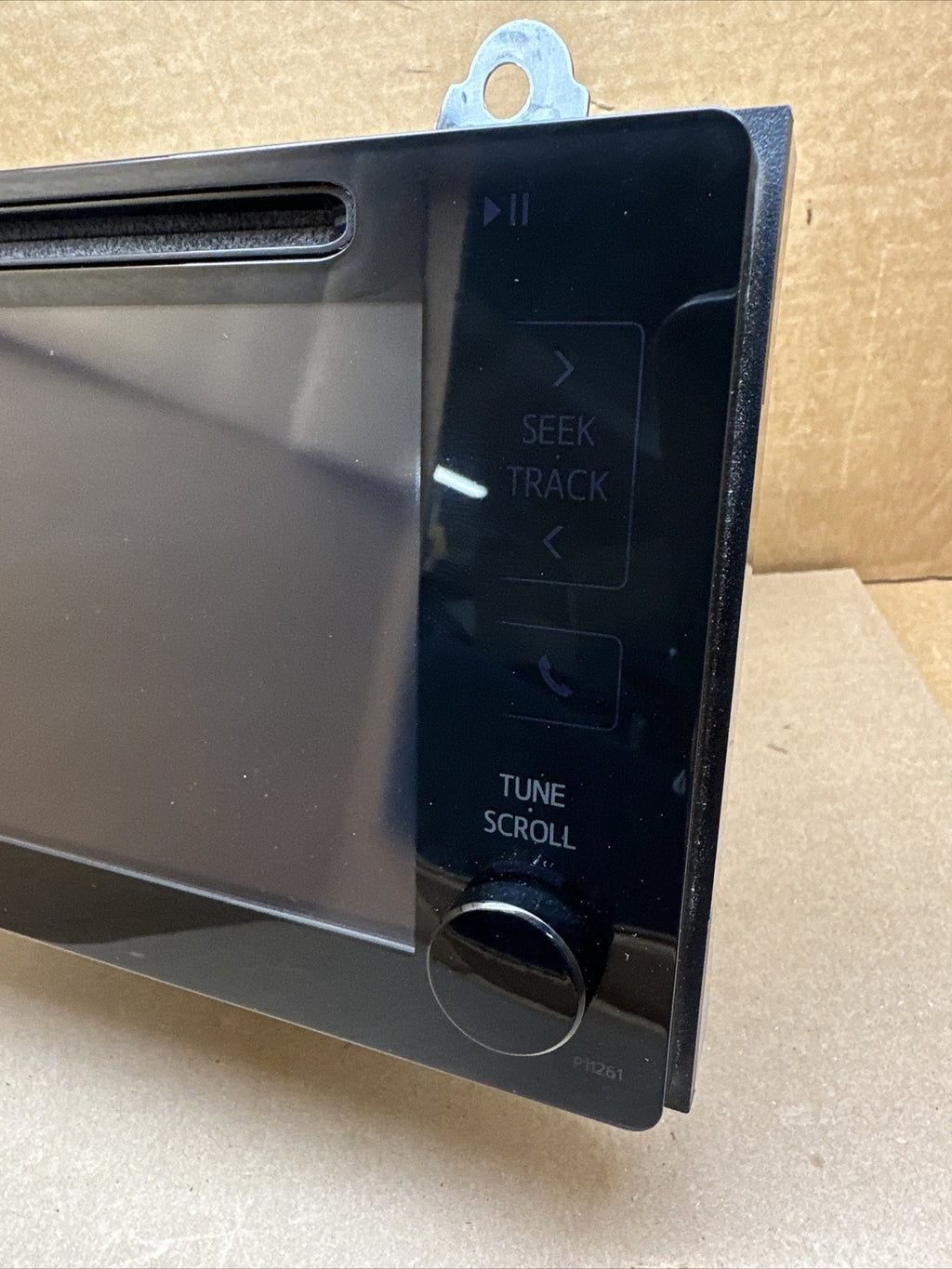 2016 2017 Toyota Sienna Radio Receiver Display Screen ID 86140 08070 OEM4