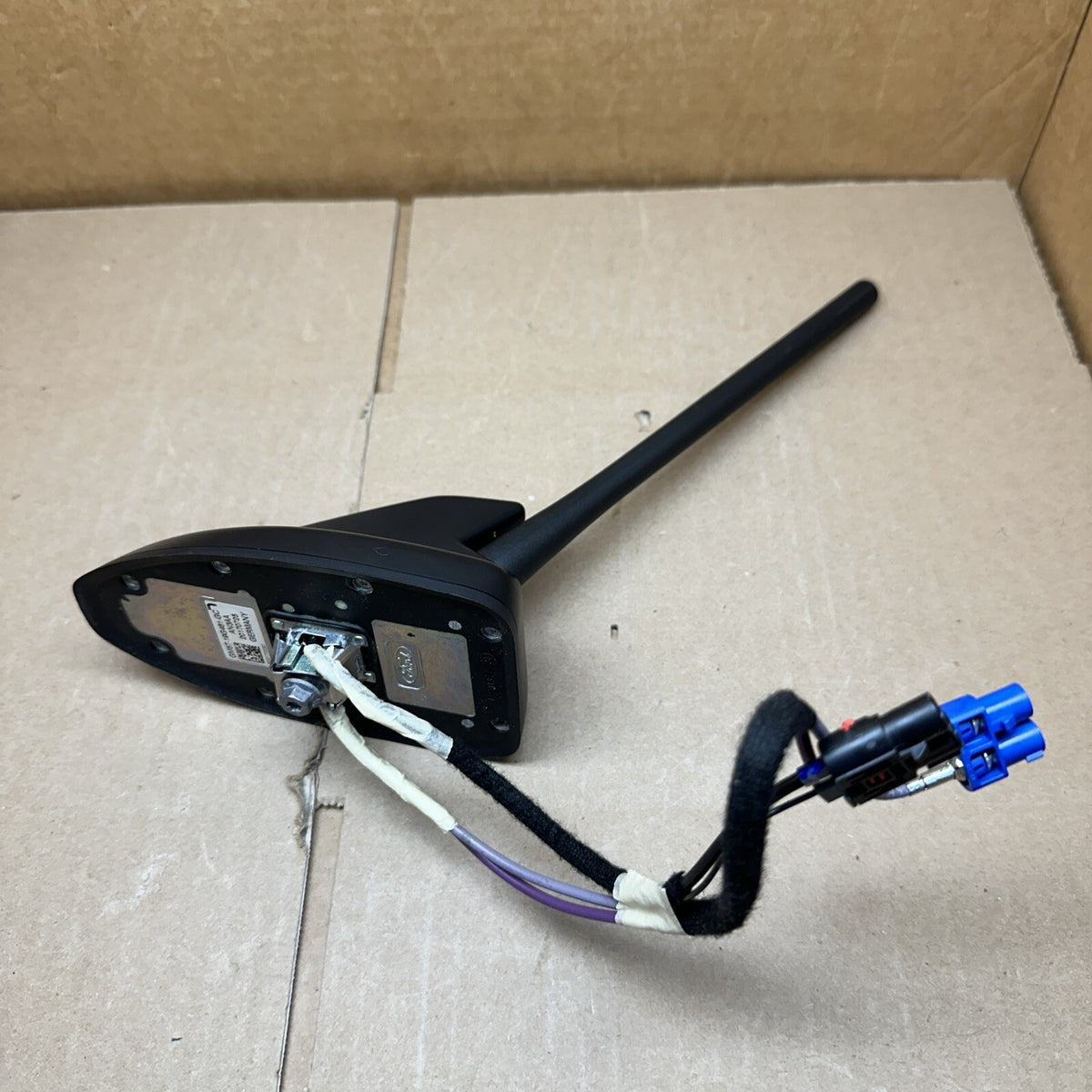 2018 FORD ESCAPE ROOF MOUNTED RADIO ANTENNA GM5T 19G461 GC6