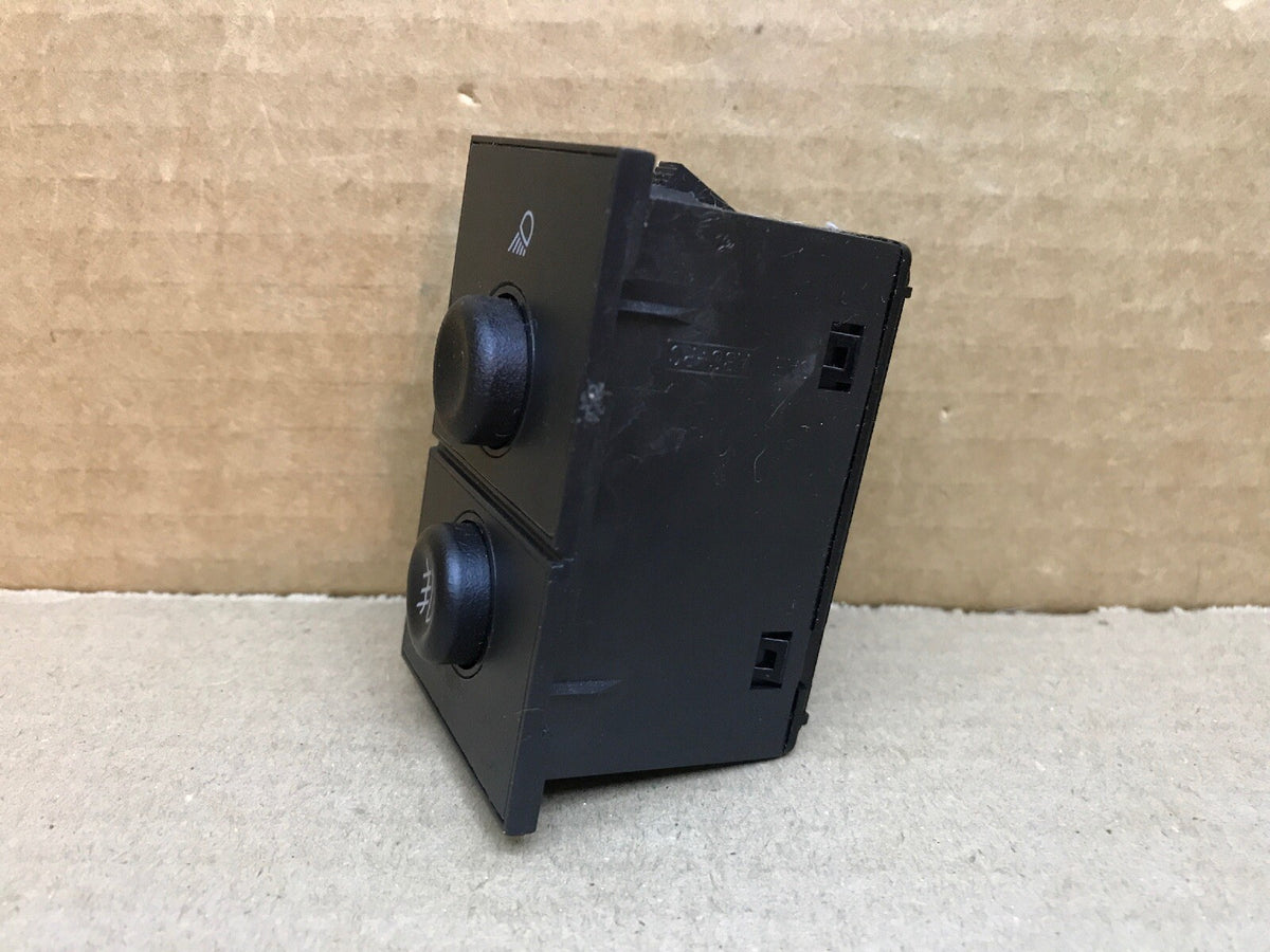 03 06 SILVERADO AVALANCHE SIERRA CARGO FOG LIGHT SWITCH BUTTON CONTROL 150765882