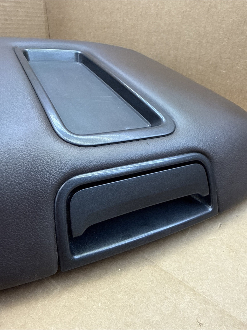 2015-2020 Tahoe Yukon Suburban Yukon XL Center Console Lid Arm Rest Brown OEM2