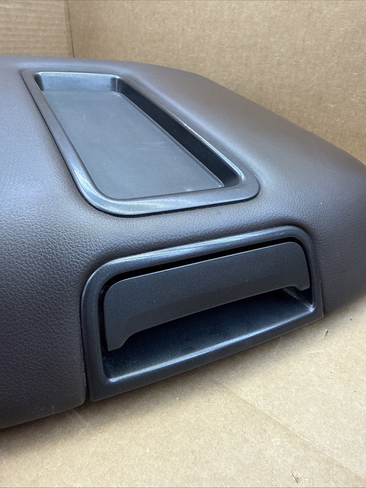 2015-2020 Tahoe Yukon Suburban Yukon XL Center Console Lid Arm Rest Brown OEM2