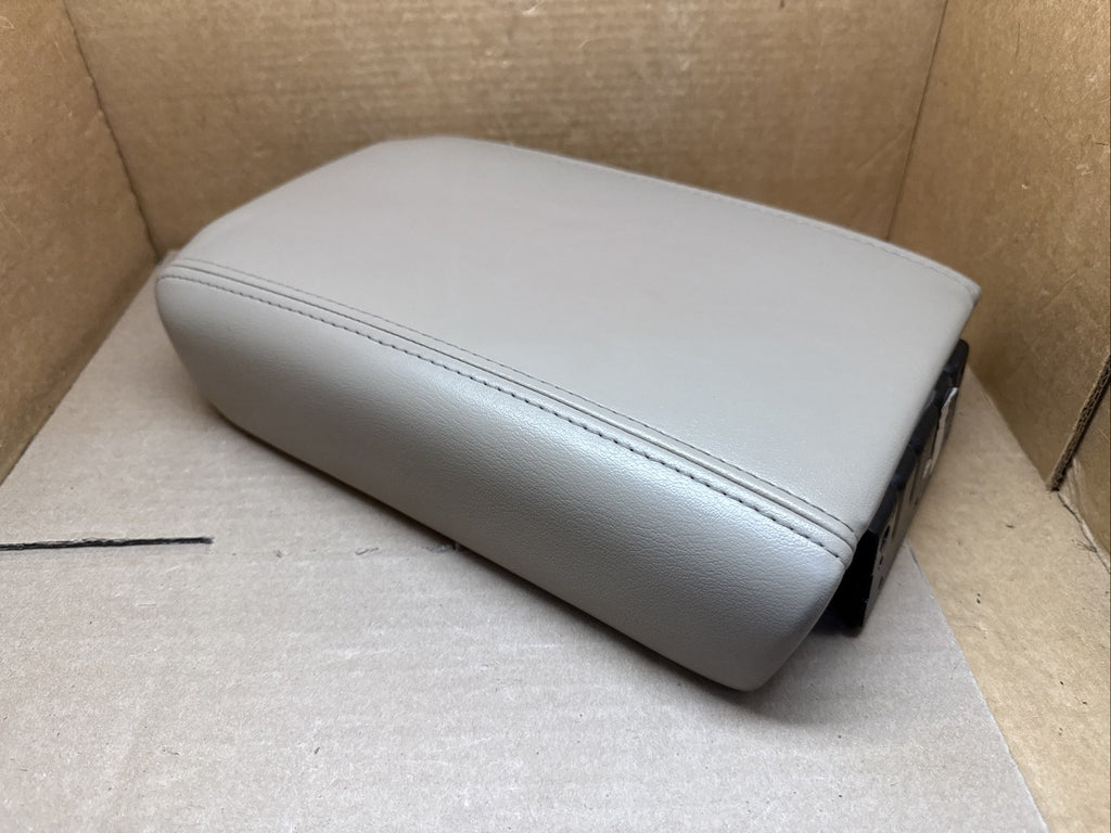 07 17 Traverse Acadia Enclave Center Console Lid Arm Rest Dark Cashmere 228553126