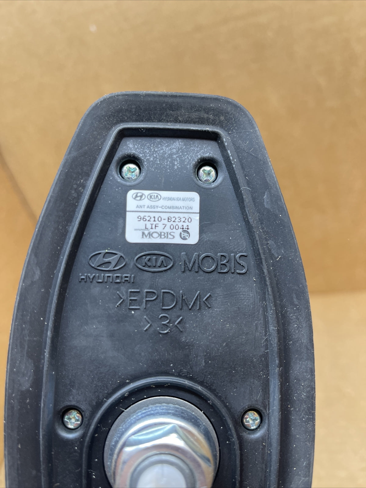 2017 2019 KIA SOUL EV Roof Mounted Radio Antenna Base OEM FACTORY 96210 B23203