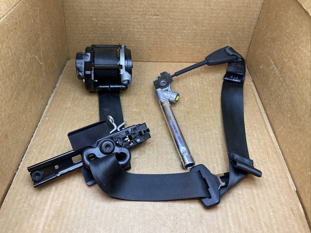 2013 2018 Ford Focus Front Left Side Driver Seat Belt Seatbelt Retractor Black0