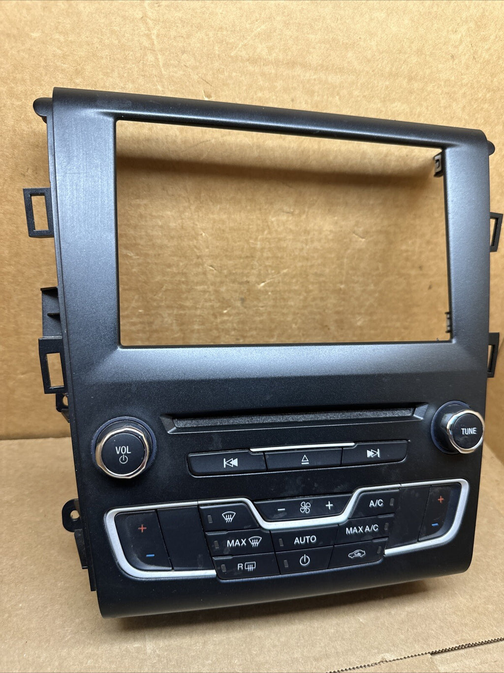 17 20 Fusion Temp Temperature Climate Radio Control Bezel Panel HS7T 18E245 AGA1