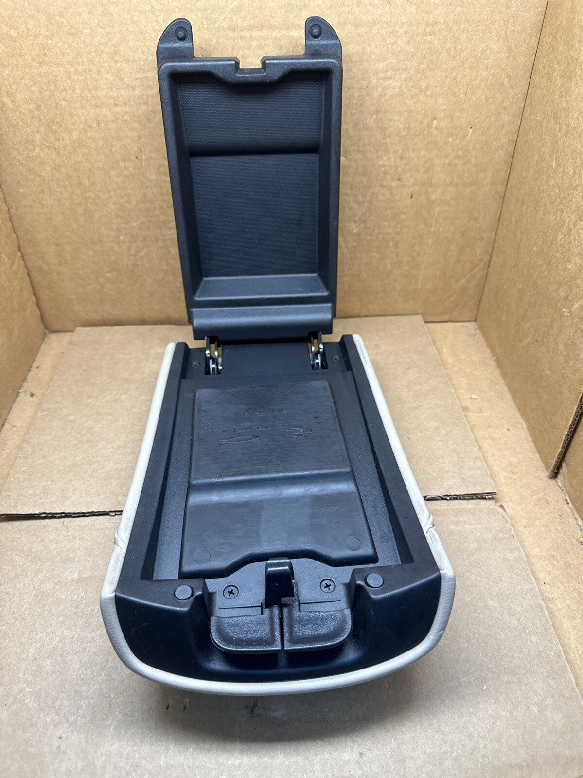 2014 2016 Nissan Rogue Center Console Lid Cover Top Arm Rest Armrest TAN9