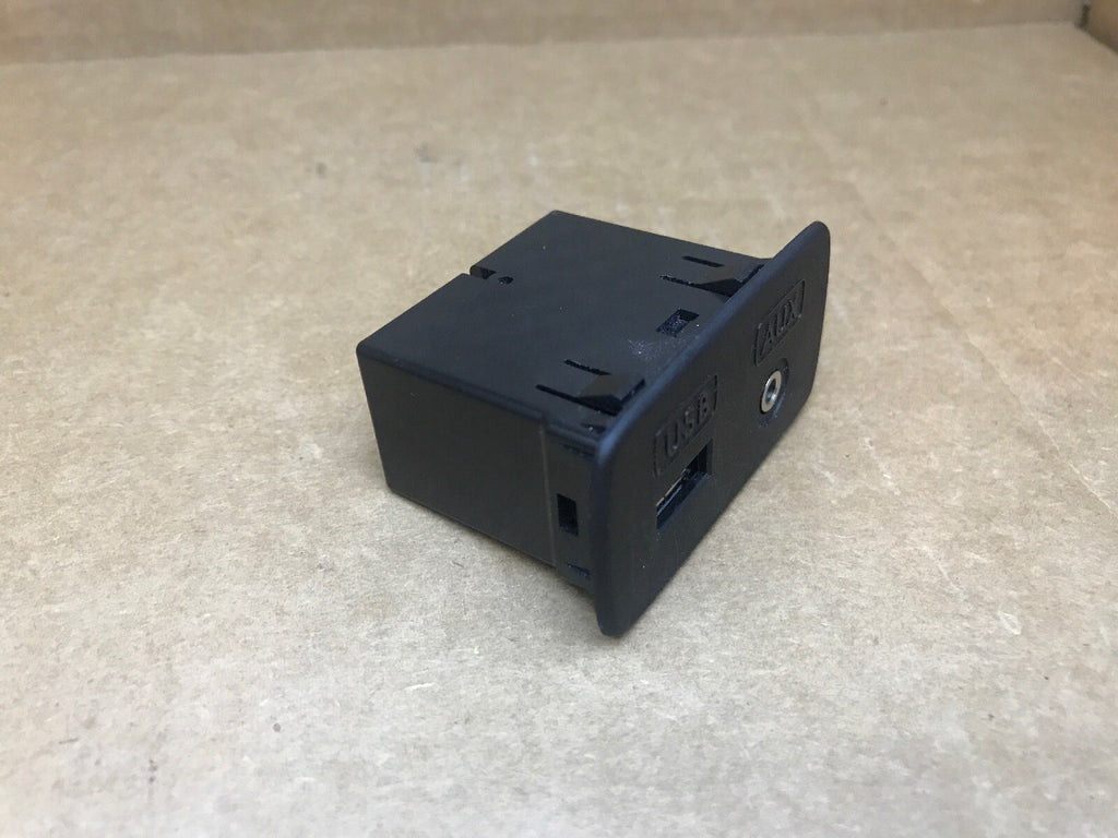 2010 2014 Subaru Legacy Outback AUX USB Port Jack Plug OEM3