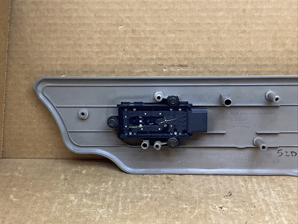 03 06 Silverado Tahoe Driver Left Seat Power Switch Assembly Bezel 88941670 Tan4
