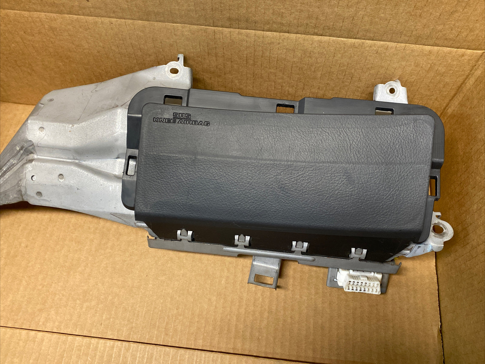 2005 2012 Toyota Avalon Left Side Driver Knee Lower Air Bag Airbag Graphite4