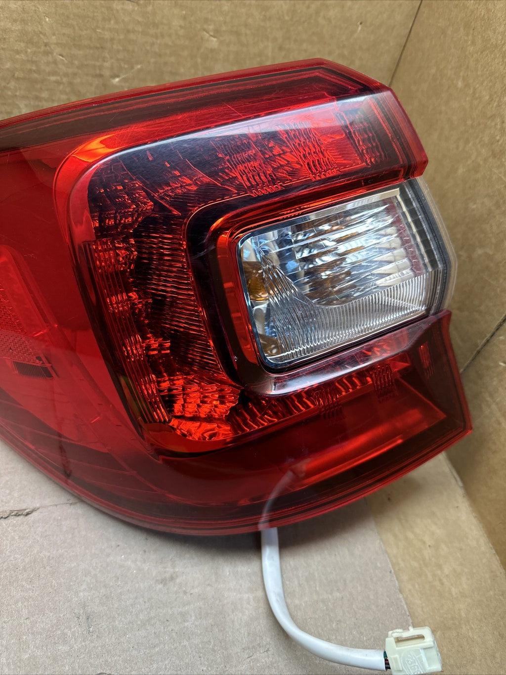 2015   2018 Subaru Outback Outer Tail Light Left Drivers Side1