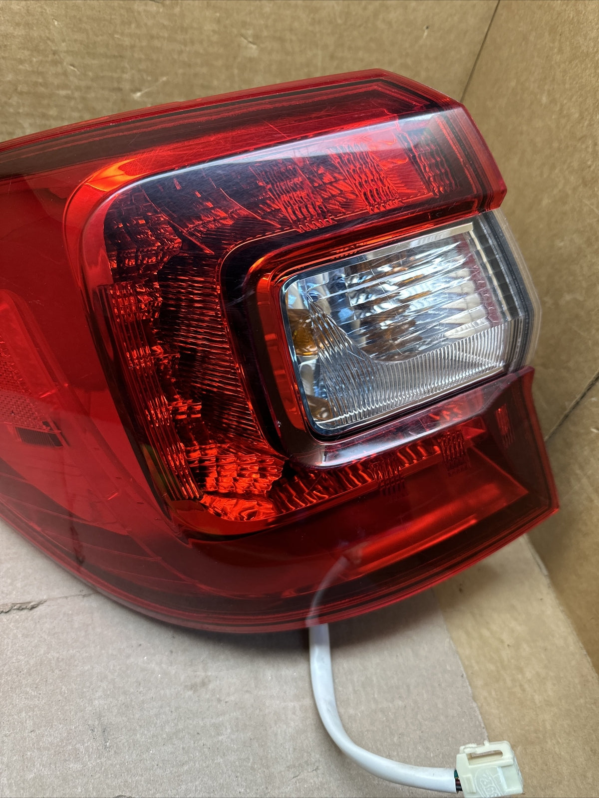 2015   2018 Subaru Outback Outer Tail Light Left Drivers Side1