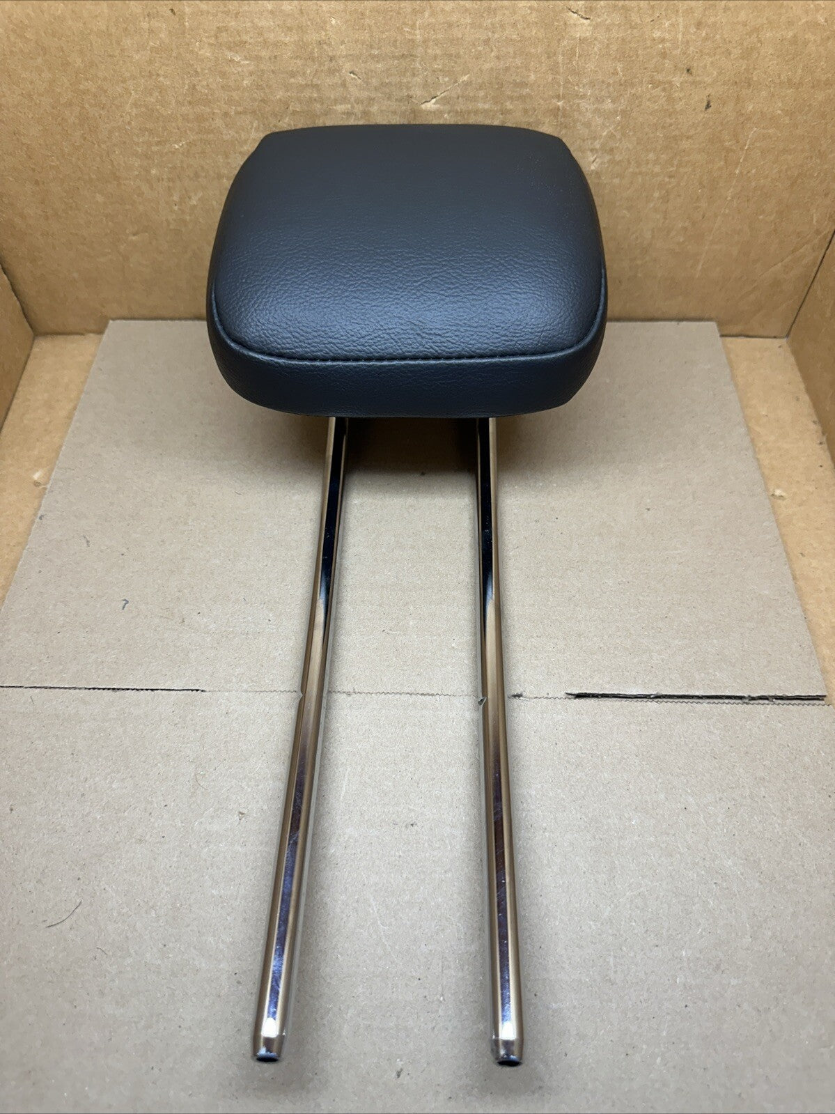 2017 2024 CHRYSLER PACIFICA REAR 3RD ROW CENTER SEAT HEADREST OEM BLACK LEATHER0