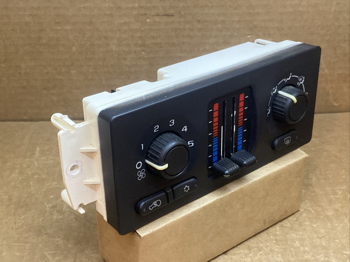 03 06 Silverado Sierra Tahoe Yukon Manual Dual Climate Control w/ Defog 103700343