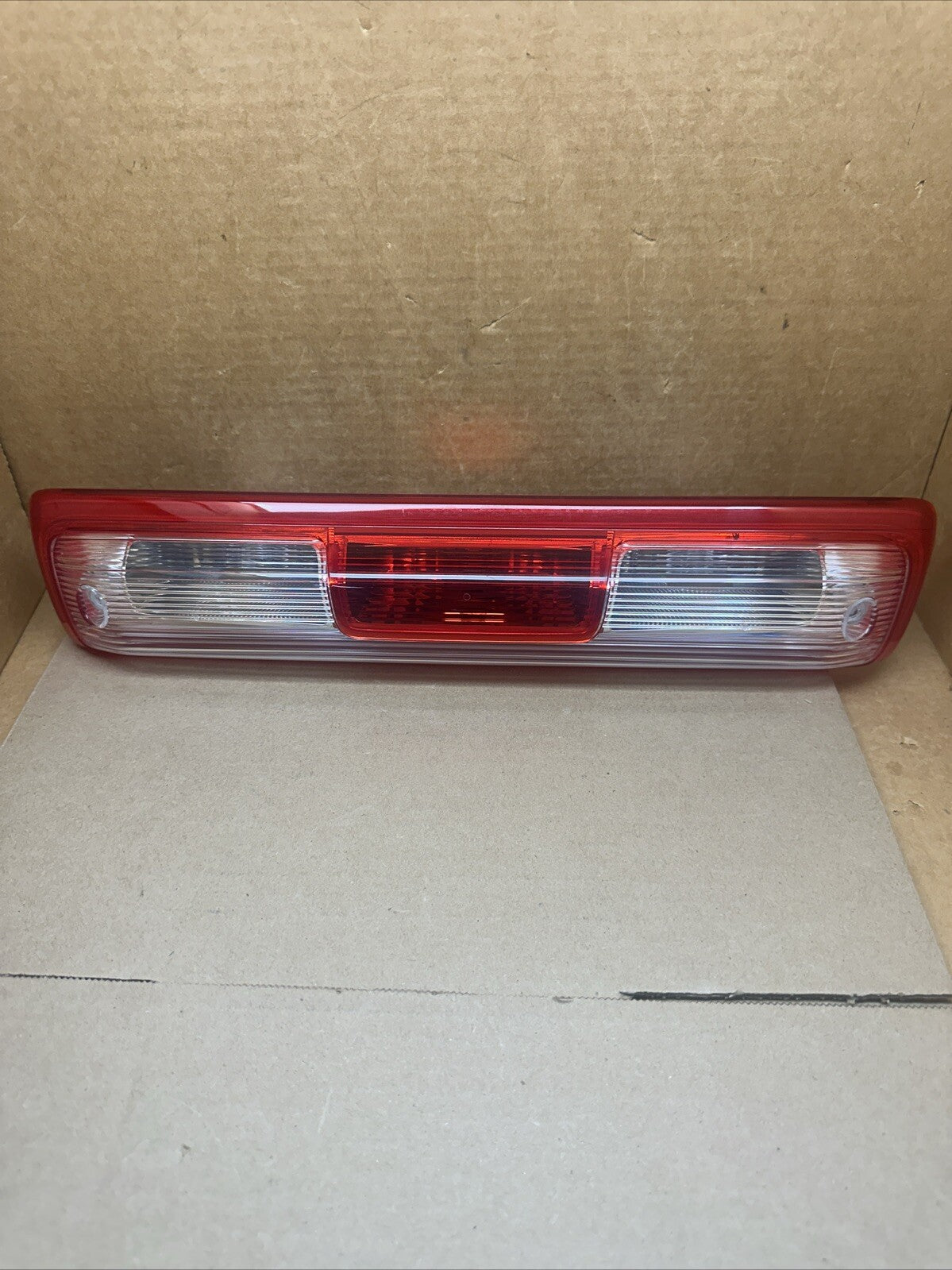 16 22 CHEVROLET COLORADO HIGH MOUNTED THIRD 3RD BRAKE TAIL LIGHT 52127100 OEM0