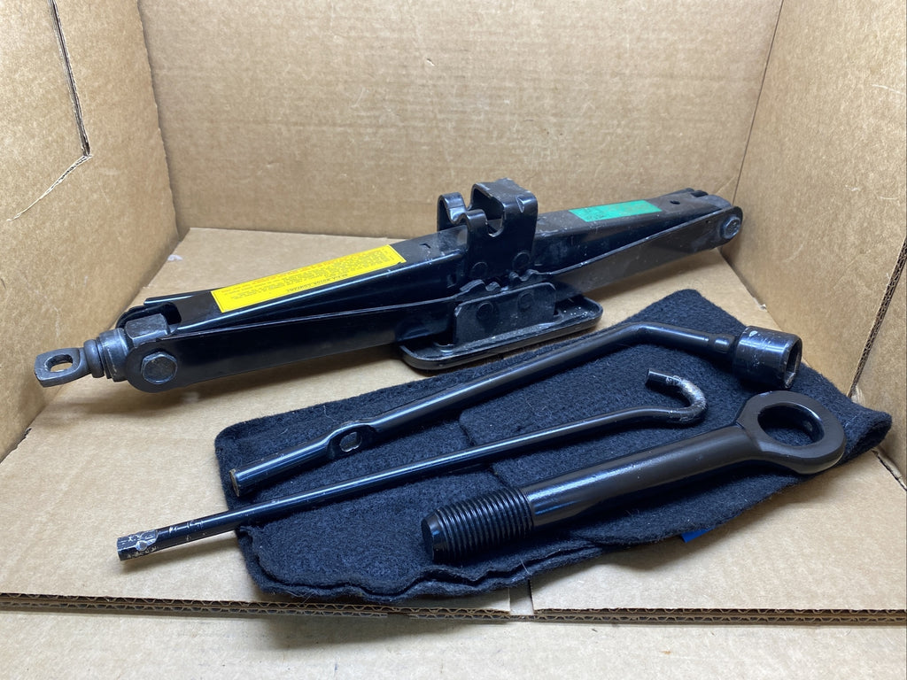 2011 2015 KIA SORENTO EMERGENCY SPARE TIRE SCISSOR JACK TOOLS SET KIT LUG WRENCH1