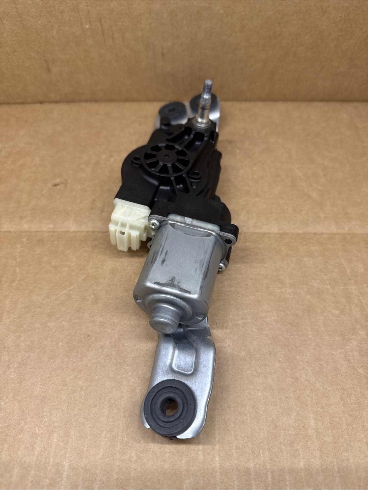 2021 2025 KIA SORENTO TAILGATE LIFTGATE BACK WINDOW GLASS WIPER MOTOR OEM4
