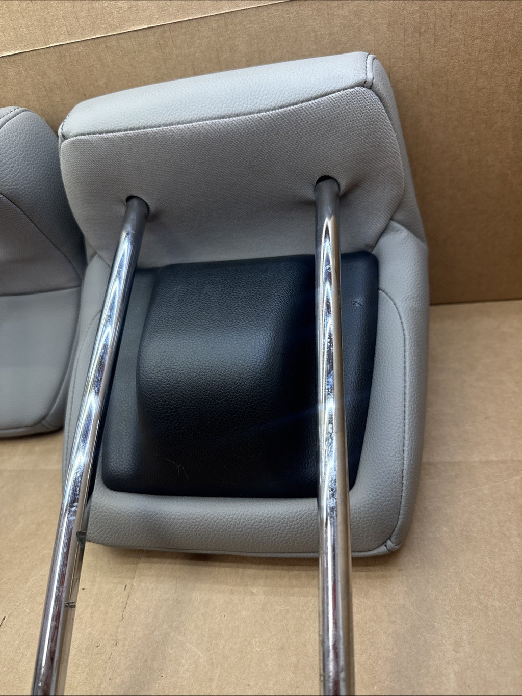 2016-2022 HONDA HR-V REAR 2ND ROW HEADREST SET LEFT RIGHT GRAY LEATHER OEM7