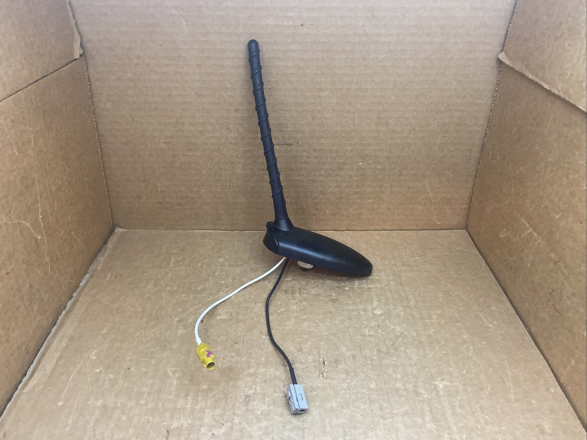 2011 2015 Kia Sorento Roof Mounted Antenna Assembly Black OEM 96210 1U0000