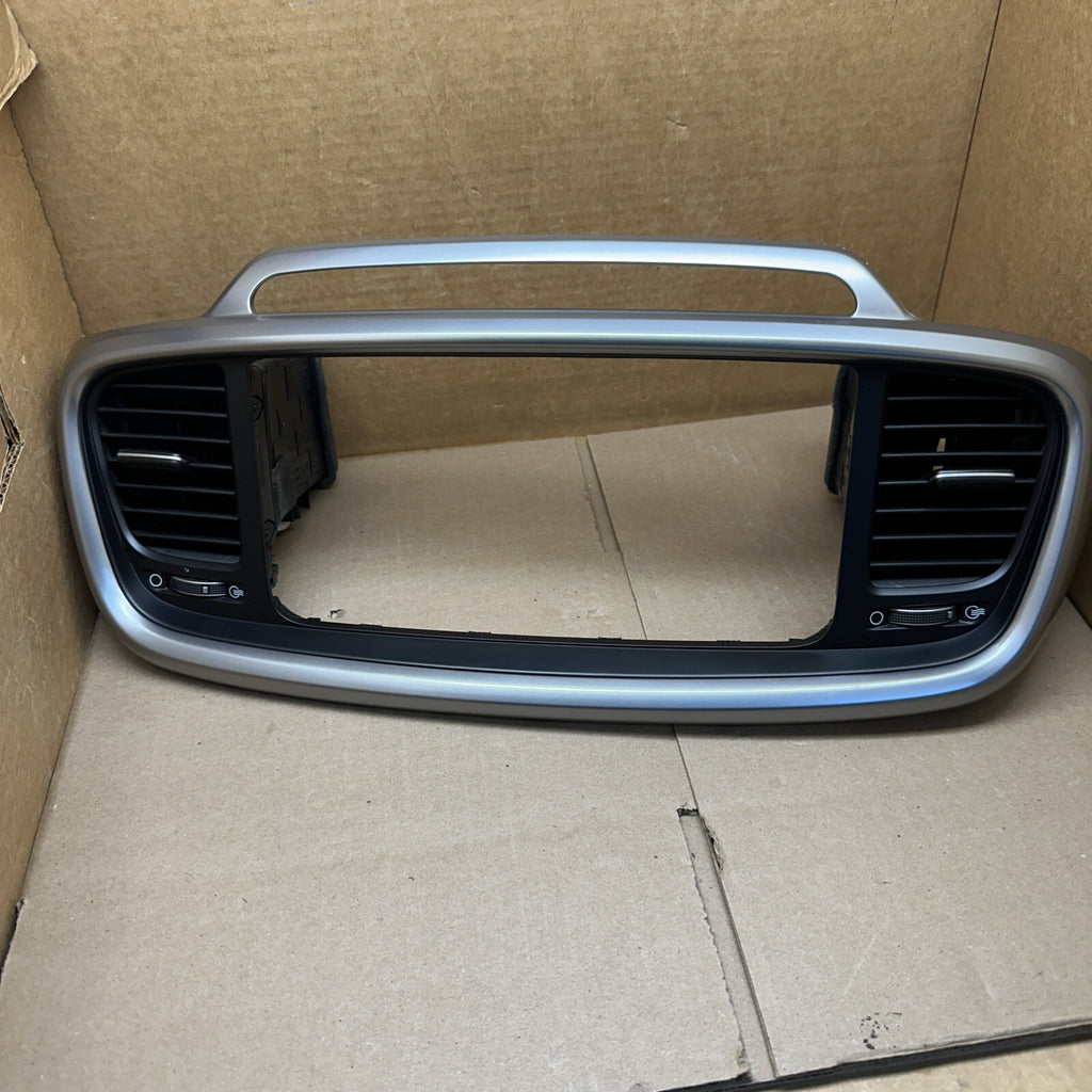 2016 2020 Kia Sorento Center Dash Radio Vent Bezel Surround OEM 84740 C62000