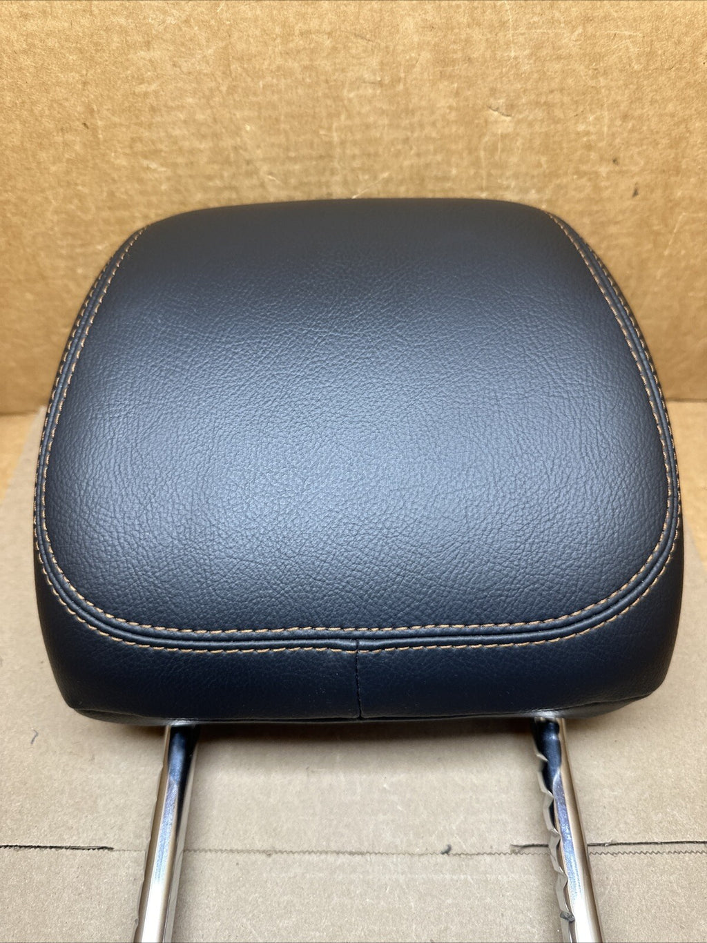 2017 2020 CHRYSLER PACIFICA FRONT LEFT DRIVER SIDE SEAT HEADREST HEAD REST OEM1
