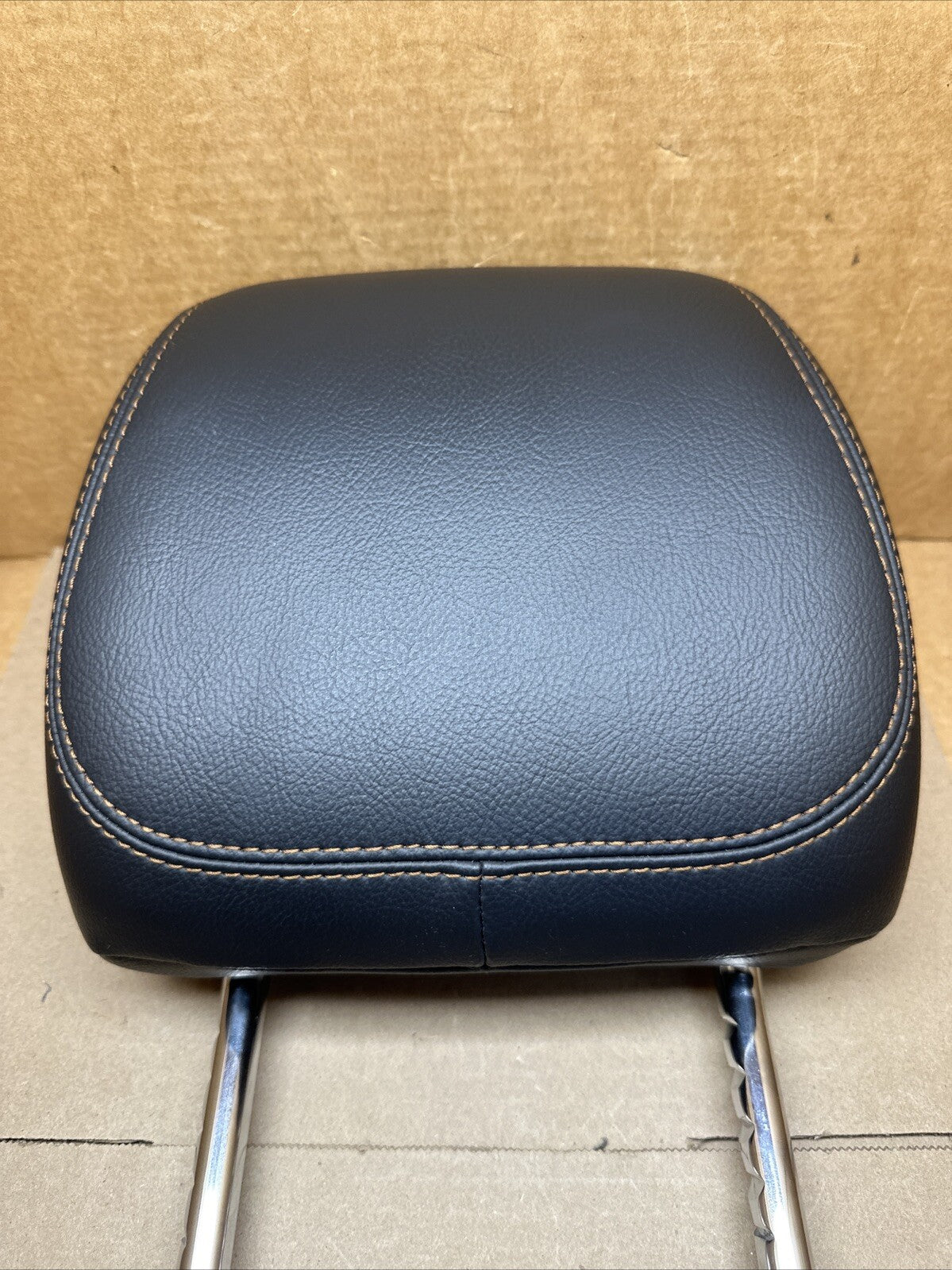 2017 2020 CHRYSLER PACIFICA FRONT LEFT DRIVER SIDE SEAT HEADREST HEAD REST OEM1