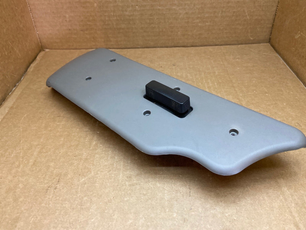 03 06 Silverado Tahoe Driver Left Seat Power Switch Assembly Bezel 889416702