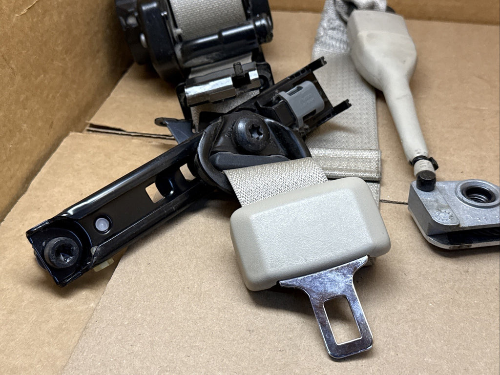 2010 2016 Cadillac SRX Front Left Driver Side Seat Belt Seatbelt Retractor Tan4