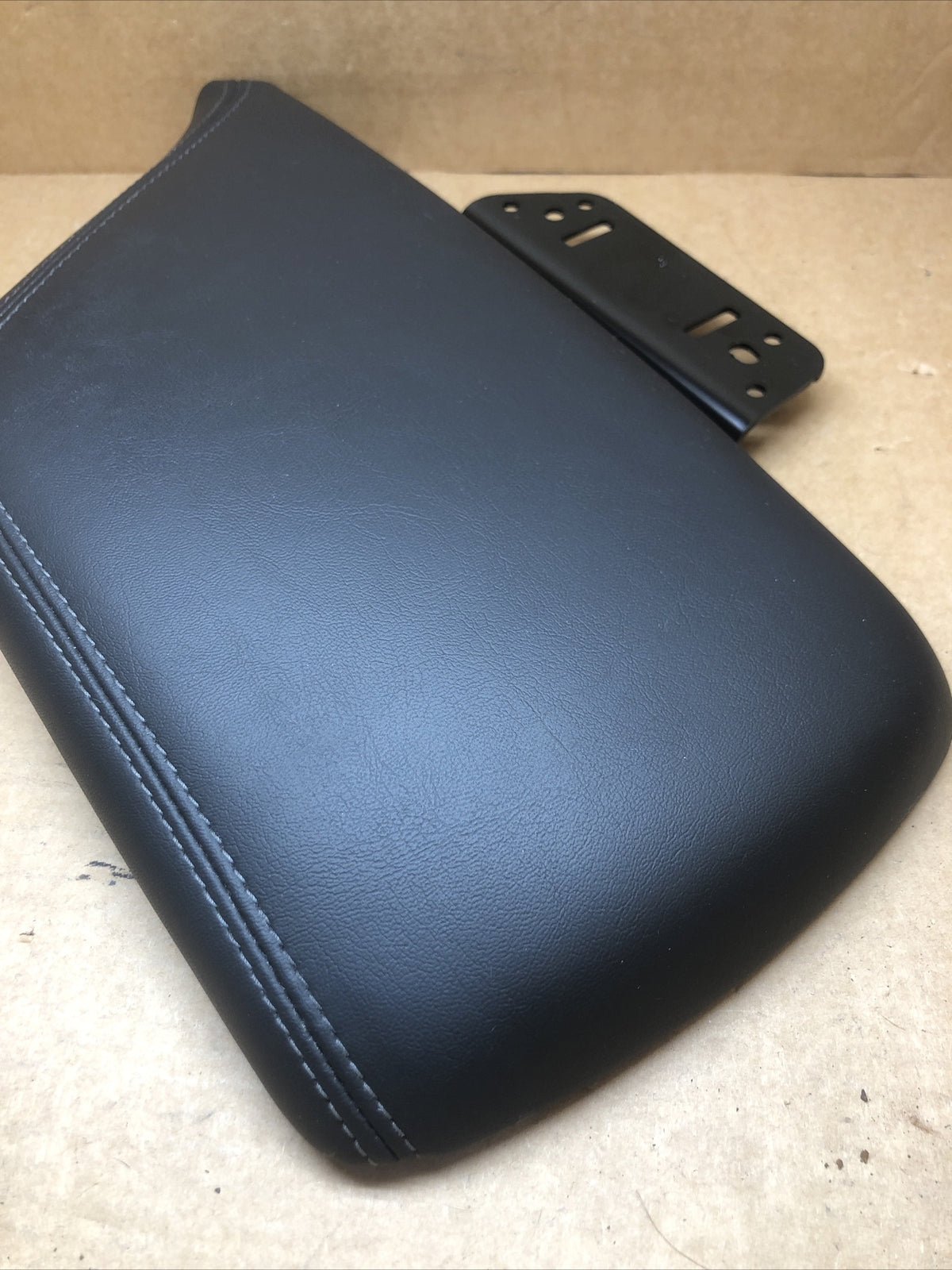 2015 2016 2017 2018 2019 2020 DODGE CHALLENGE CENTER CONSOLE ARM REST LID BLACK3