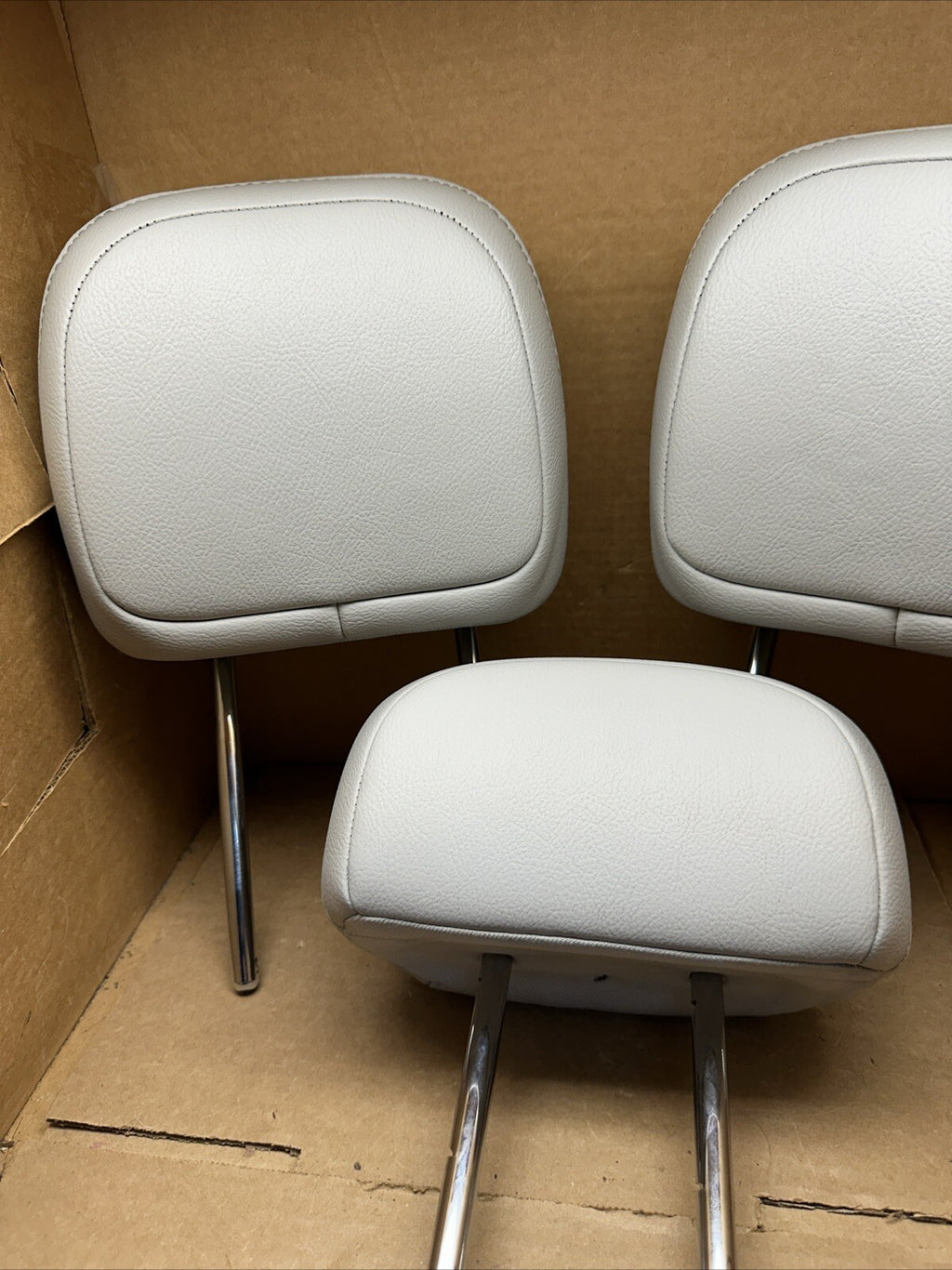 2017 2021 JEEP COMPASS Rear Seat Headrest Head Rest Set of 3 Gray Leather OEM2
