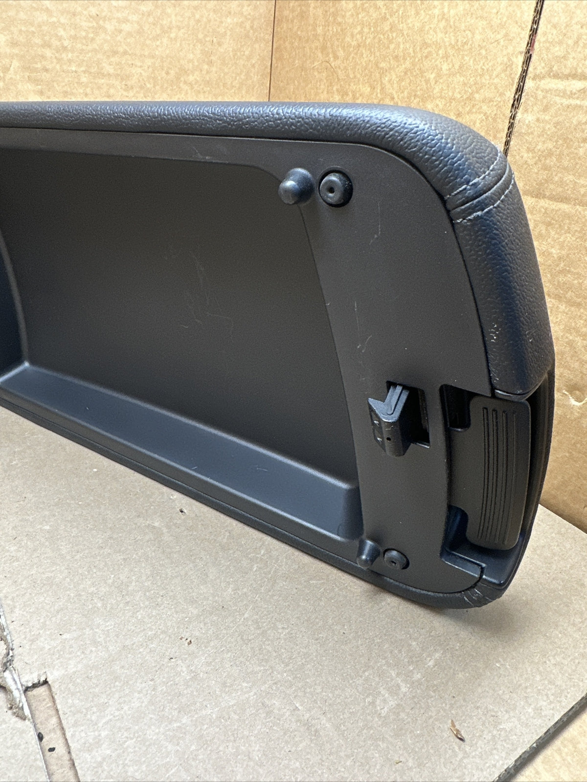 16 20 Kia Optima Center Console Armrest Arm Rest Lid Top Bracket Black Leather2