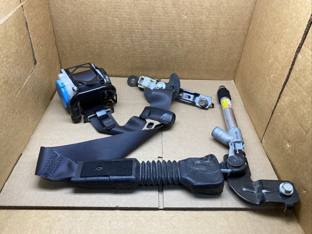 2014 2019 Kia Soul Front Left Driver Side Seat Belt Seatbelt Retractor Assembly0