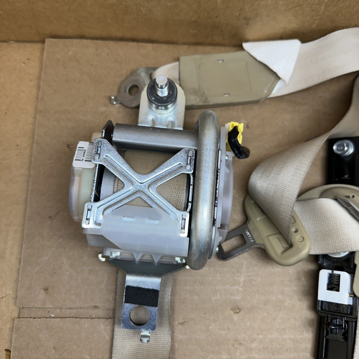 08 12 Honda Accord Sedan Front Right Passenger Side Seat Belt Seatbelt Retractor1