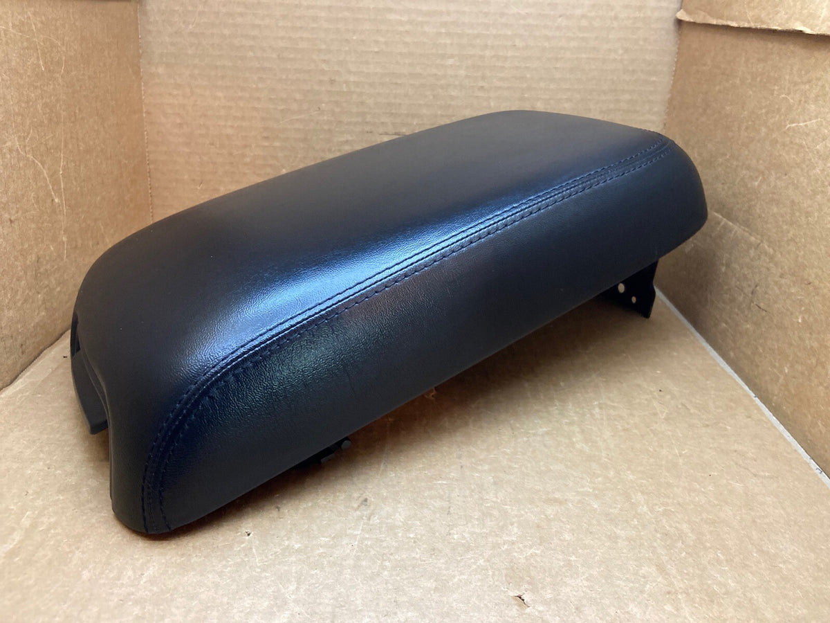 11 17 CHRYSLER 300 CENTER CONSOLE LID COVER TOP ARMREST ARM REST OEM BLACK4